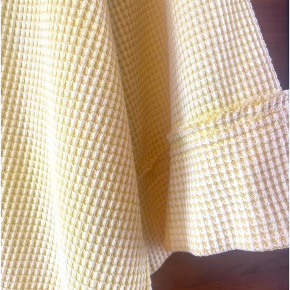 Butter yellow oversized top - Picture 4 of 6